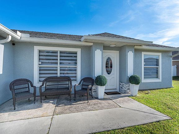 3rd image of 2372 SW Naomi Ave