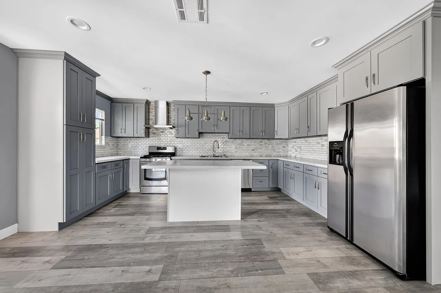 3 bed, 2100 sqft, $5,000 — Photo 4