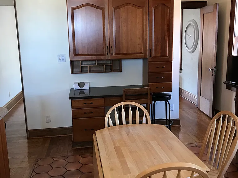 office area in kitchen, no table, chairs.
2 means of access kitchen-dining room.