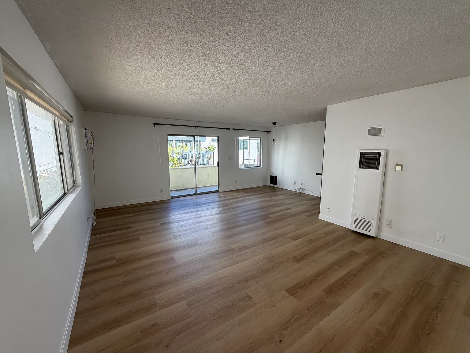 2 bed, 850 sqft, $2,400 — Photo 2