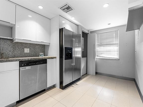 4th image of 535 Oaks Drive #508