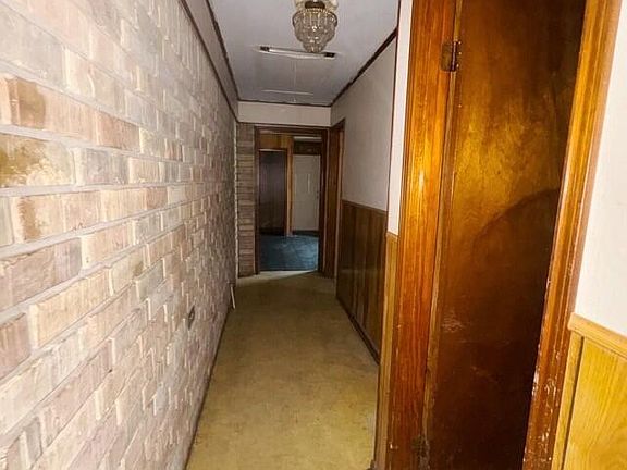 2nd image of 823 S Sterling St