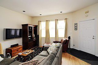 1st image of 1635 W Wrightwood Ave