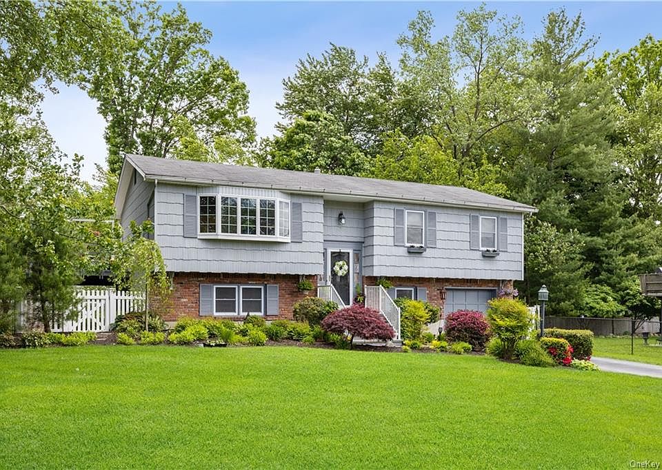 1st image of 39 Seven Oaks Ln