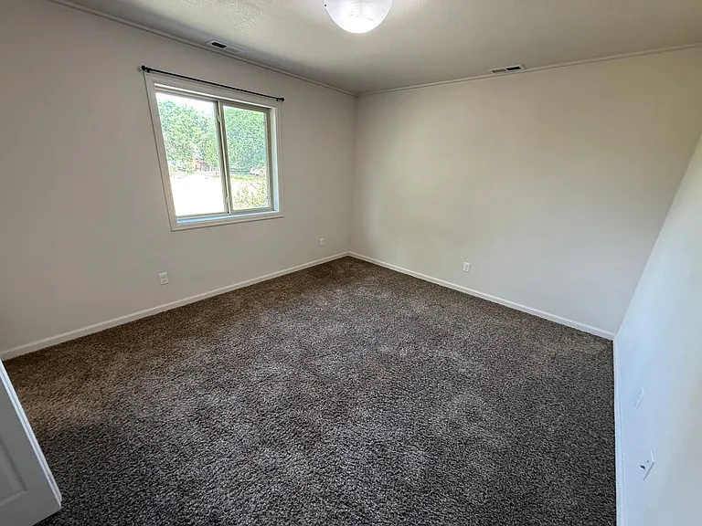 418 W Pershing — Photo 25