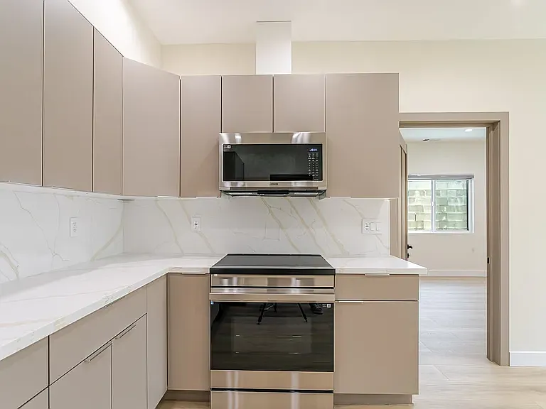 2 bed, 810 sqft, $3,450 — Photo 3