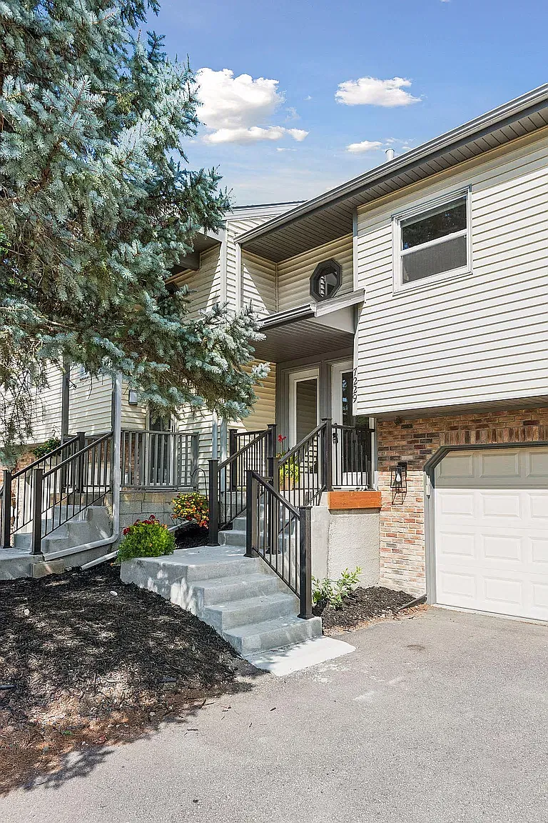 2 bed, 1426 sqft, $2,200 — Photo 2