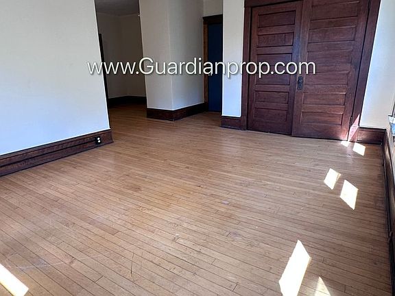 3rd image of 1907 Lyndale Ave S APT 10