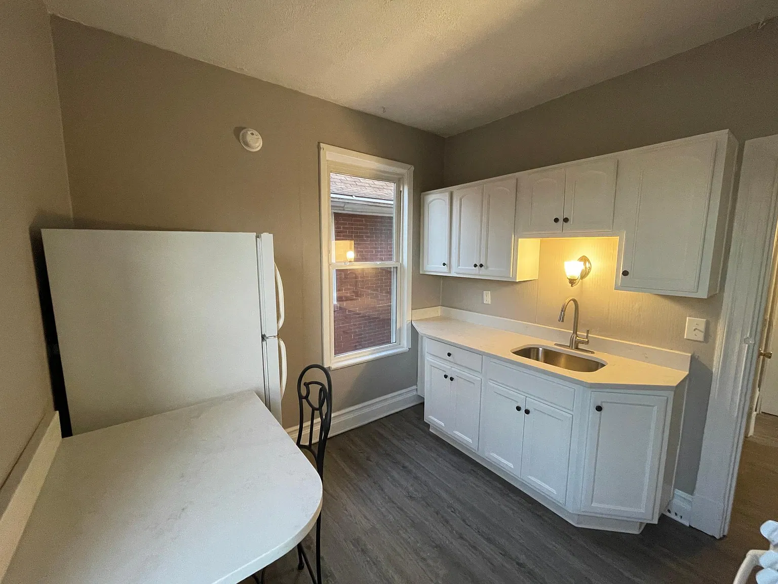 552 Hill St — Photo 3