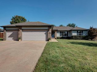 4863 W University St, Springfield, MO 65802