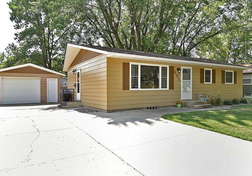 1st image of 601 14th St SE