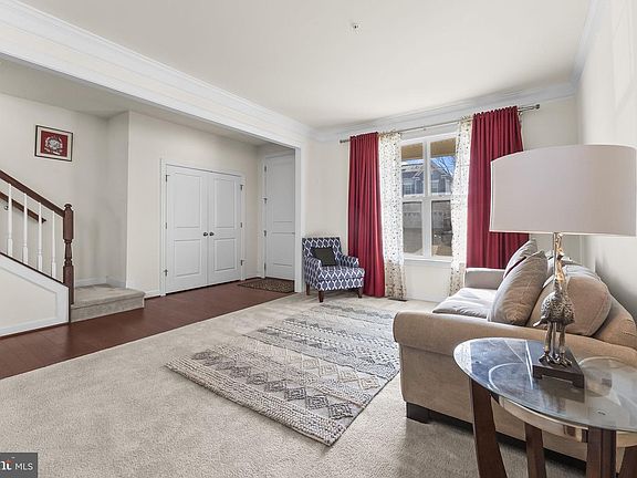 3rd image of 27 Eden Terrace Ln