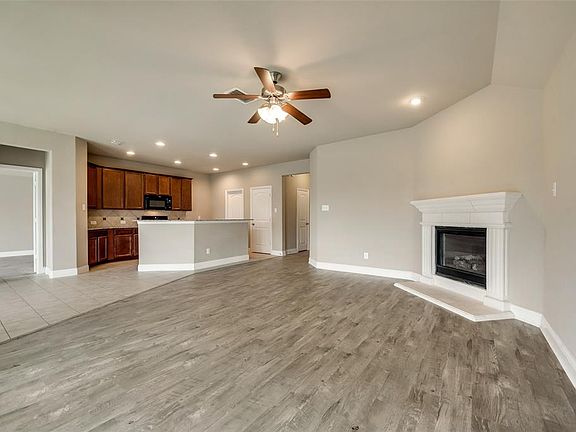 2nd image of 720 Kinghaven Dr