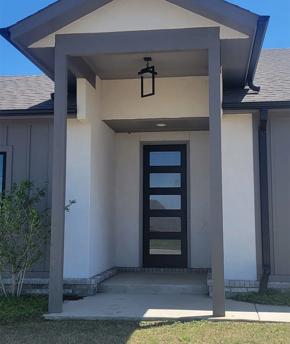 3 bed, 2.0 bath, 2051 sqft, $3,100 — Photo 3