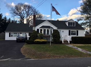 15 Boyd Ave, Bay Shore, NY 11706