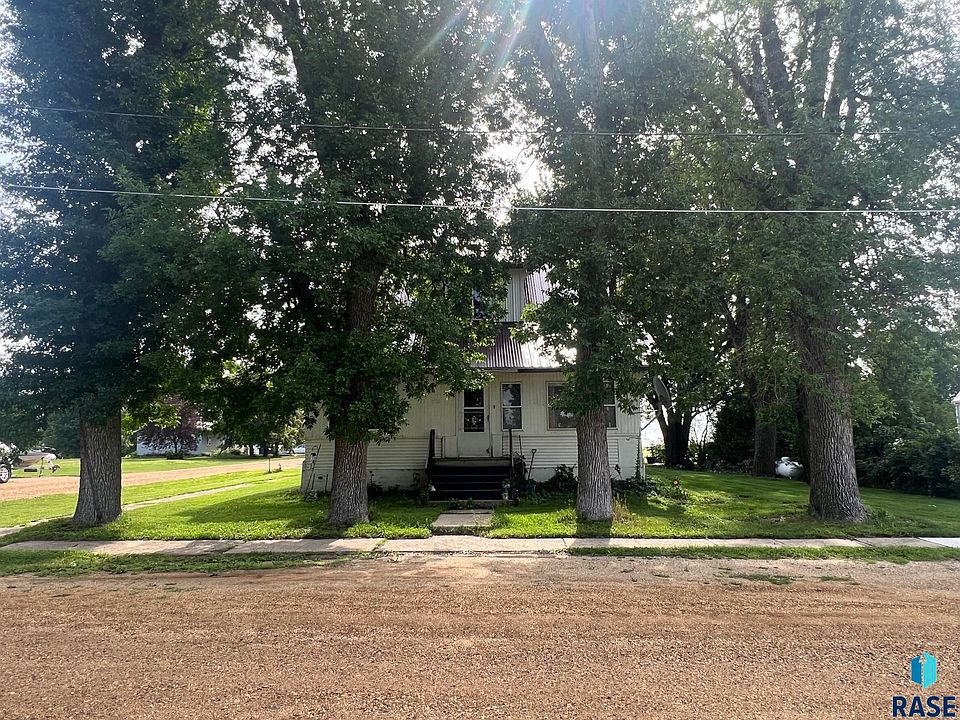 1st image of 300 Ridge St S
