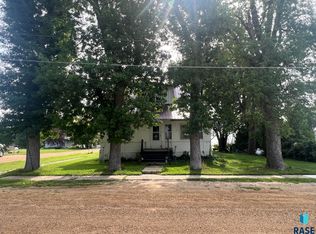 300 Ridge St S, Trosky, MN 56144