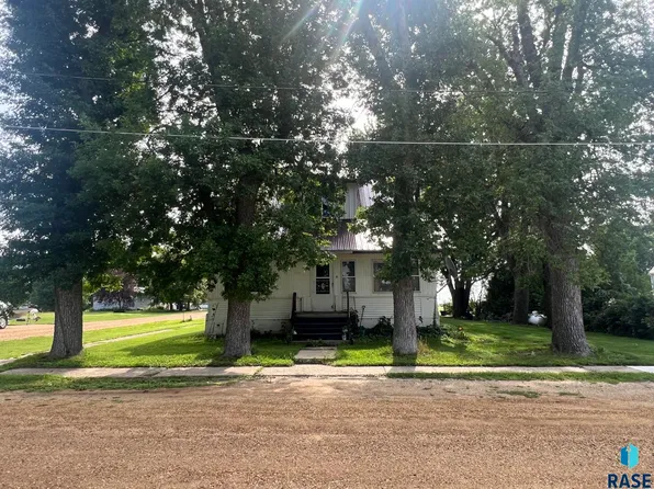 300 Ridge St S, Trosky, MN 56144