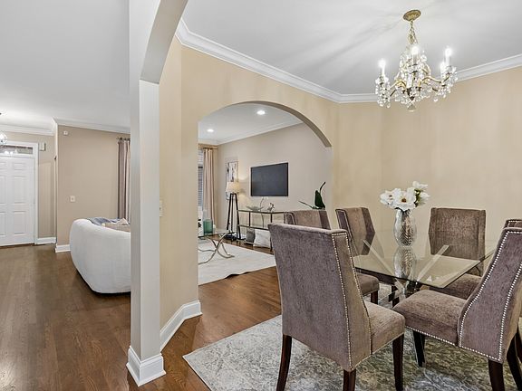 5th image of 4265 W Thorndale Ave