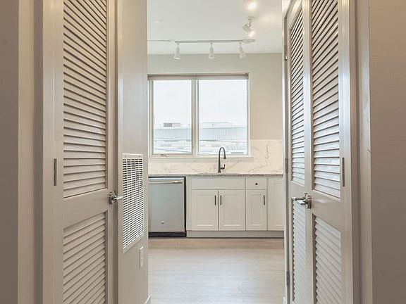 3rd image of 1646-48 S 12th St #301