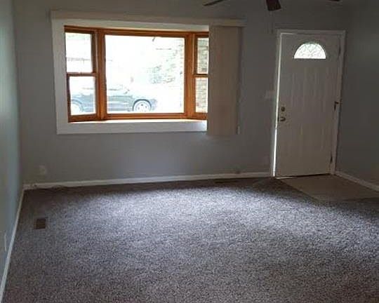 4th image of 1919 Iroquois St