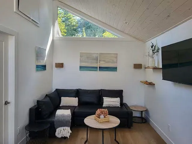 26XX Gordon Ave — Photo 2