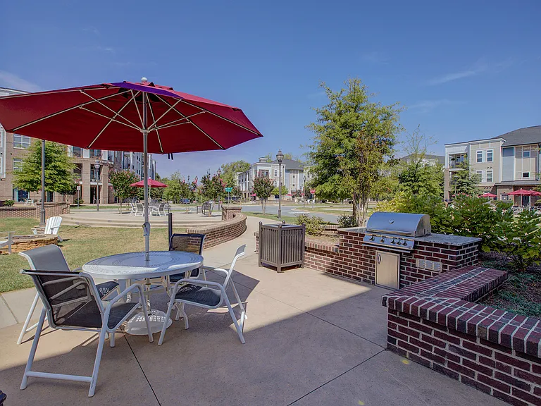 Holly Crest Apartments — Photo 42