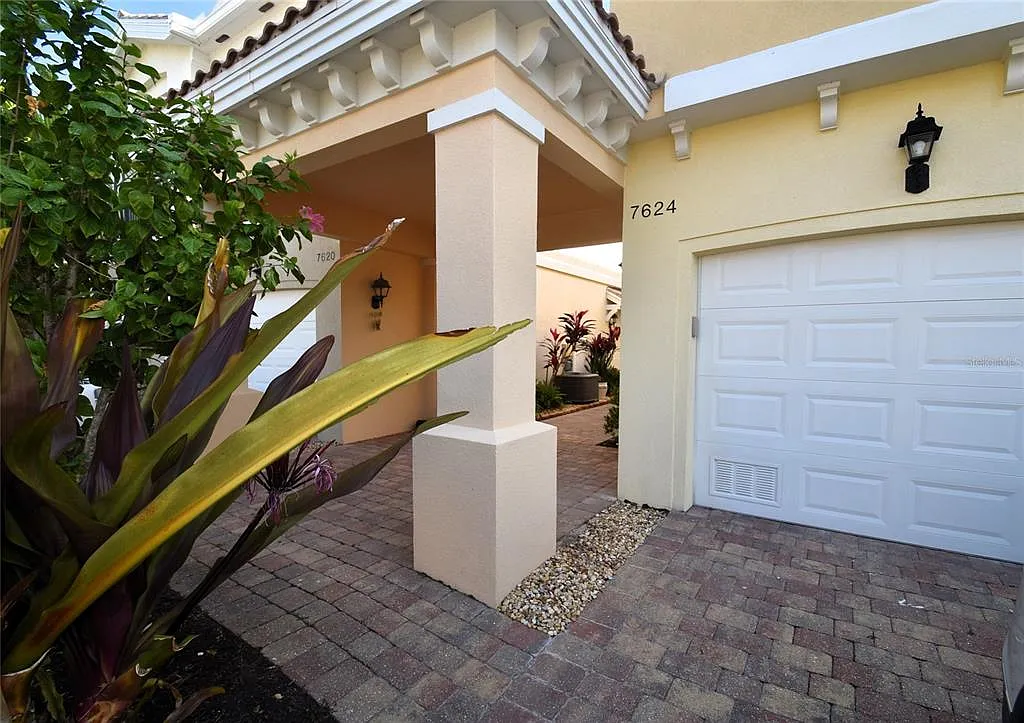 3 bed, 2.5 bath, 1628 sqft, $4,500 — Photo 1