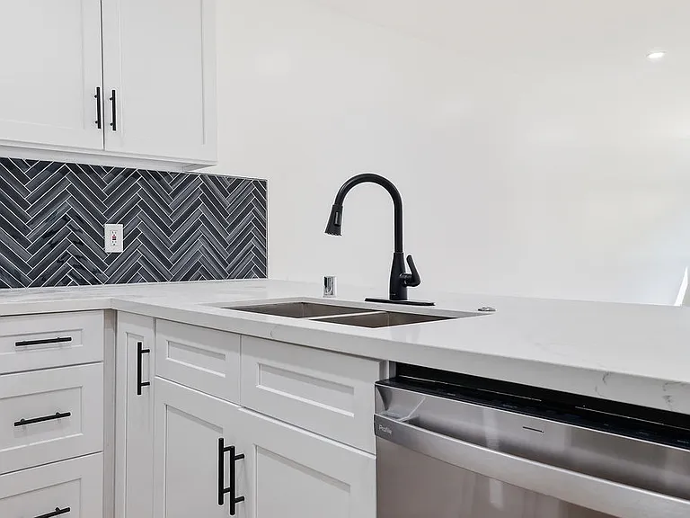 Encino Country Club Apartments — Photo 87