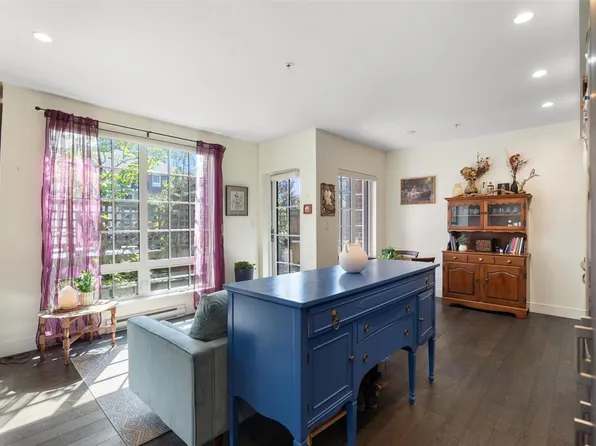 1011 Burdett Ave #105, Victoria, BC V8V 3G9