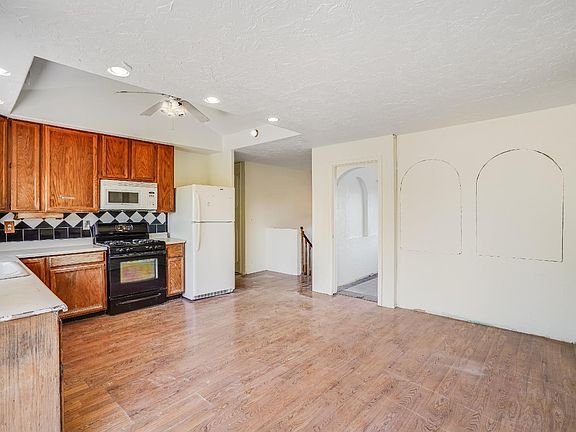 4th image of 7660 Isabel Dr