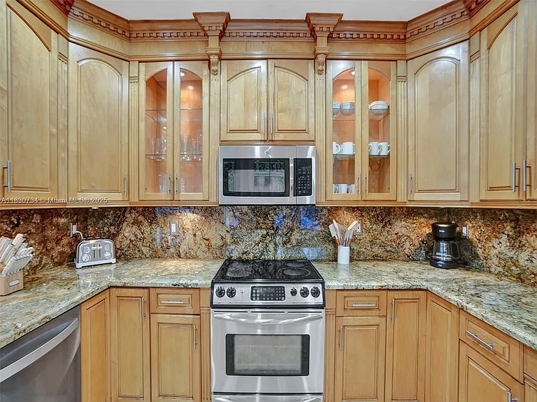 12401 SW 77th St — Photo 42