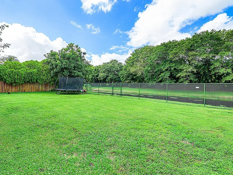 1252 Raintree Ln — Photo 31
