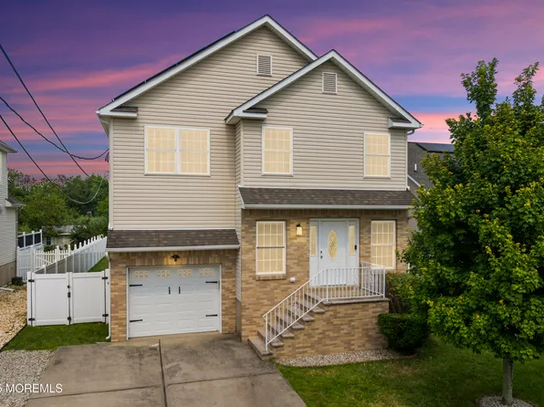 36 Main St, Port Monmouth, NJ 07758