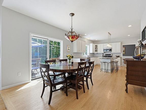 5th image of 13 Paddock Dr