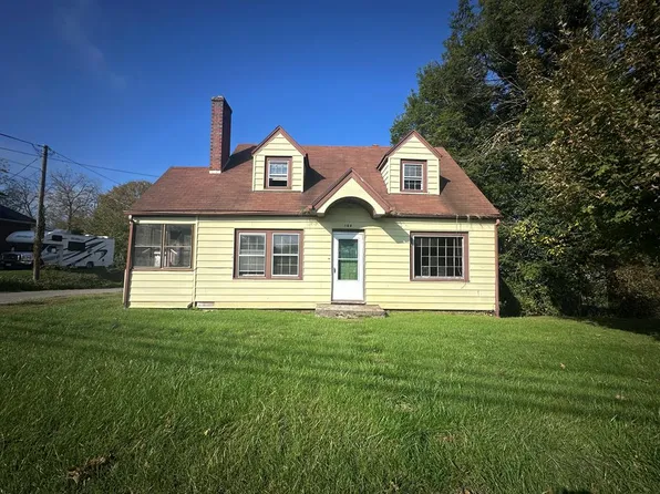 186 S Main St, Hillsville, VA 24343