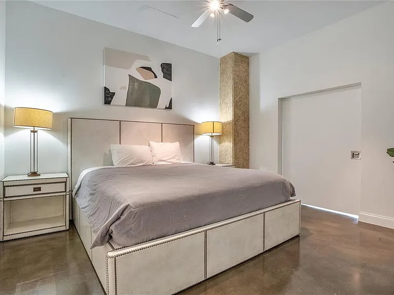 525 E Jackson St #301 — Photo 43