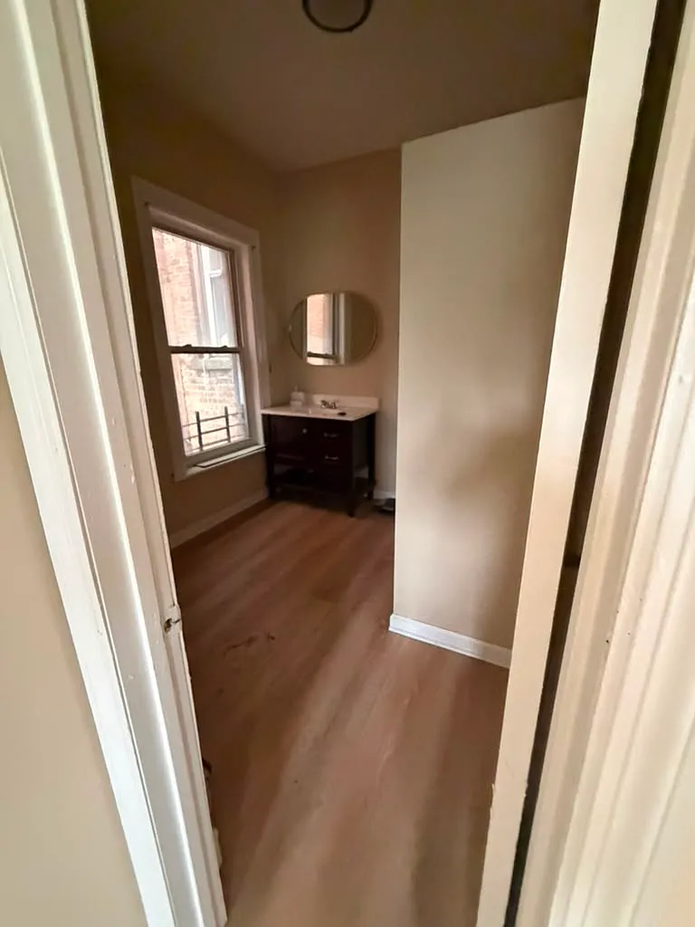 3 bed, 900 sqft, $1,400 — Photo 3