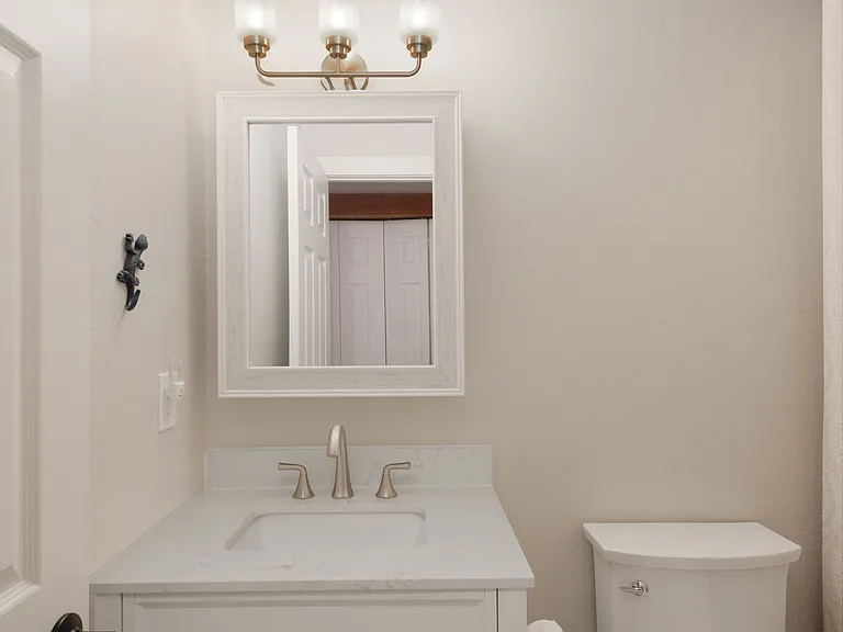 4603 Glasgow Way — Photo 4