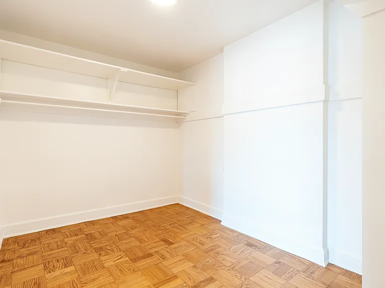 Comfortable Urban Living in a Classic Brick Building Near UW & Light Rail — Photo 38