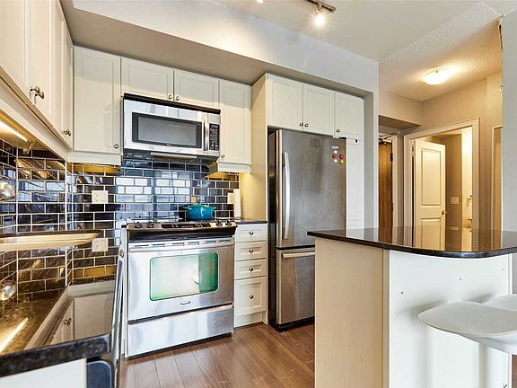 4th image of 701 Sheppard Ave W #313