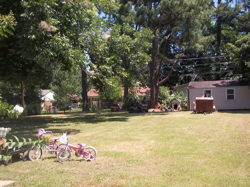 2nd image of 261 Lexington Dr