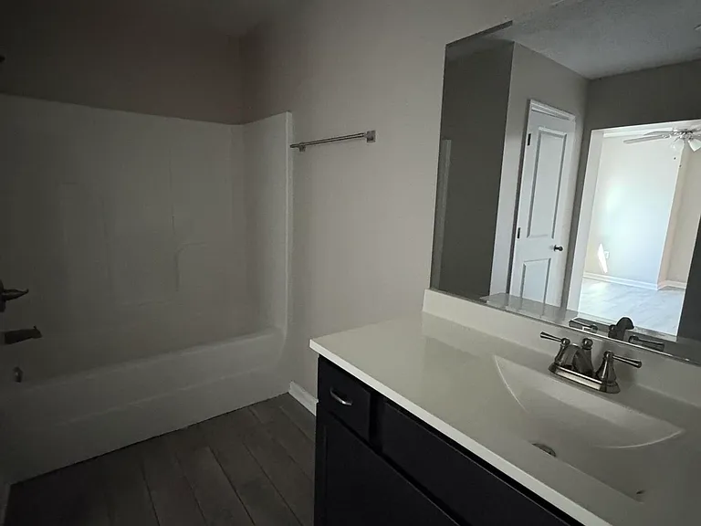 816 E 25th St — Photo 13