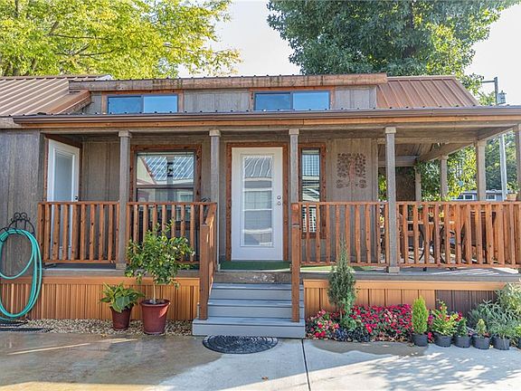 4th image of 1014 W Olive St Lot 16