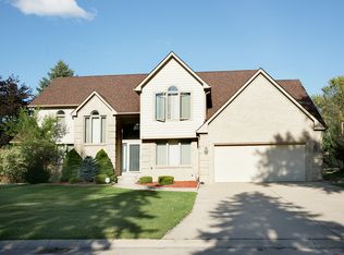 39502 Augusta, Sterling Heights, MI 48313