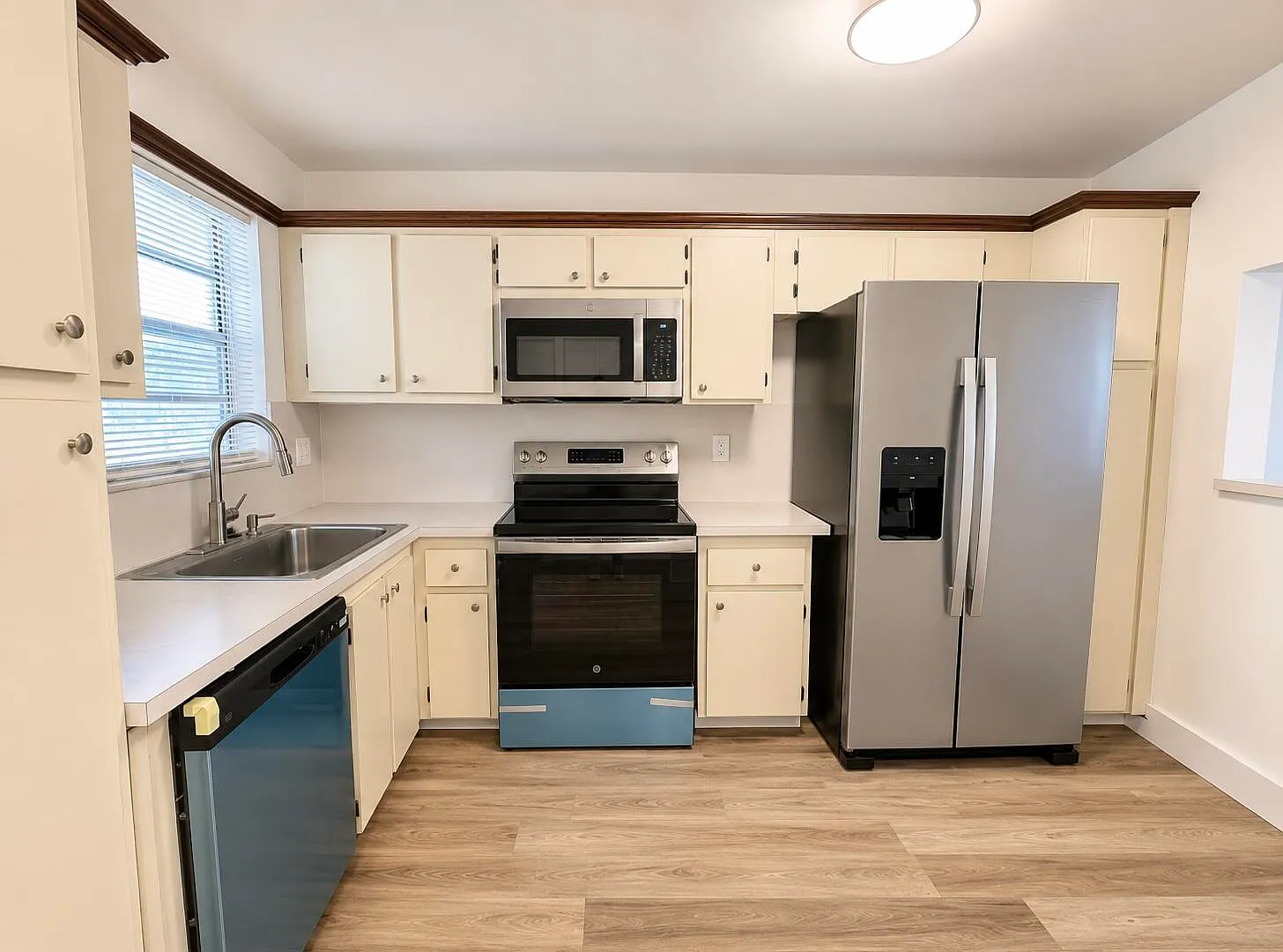 2 bed, 2.0 bath, 960 sqft, $1,900 — Photo 1
