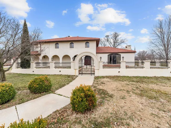 2041 Ridgeview Rd, Salina, KS 67401