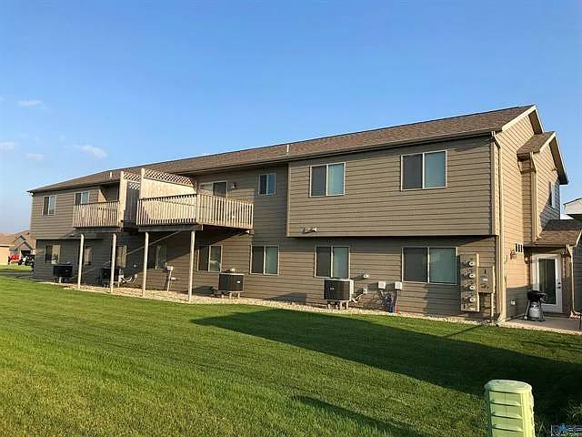 3 bed, 1400 sqft, $1,700 — Photo 3