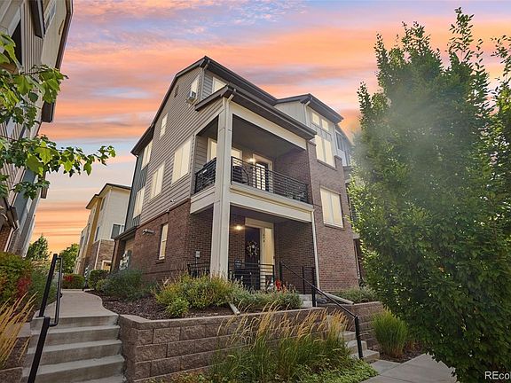 4th image of 674 E Hinsdale Avenue
