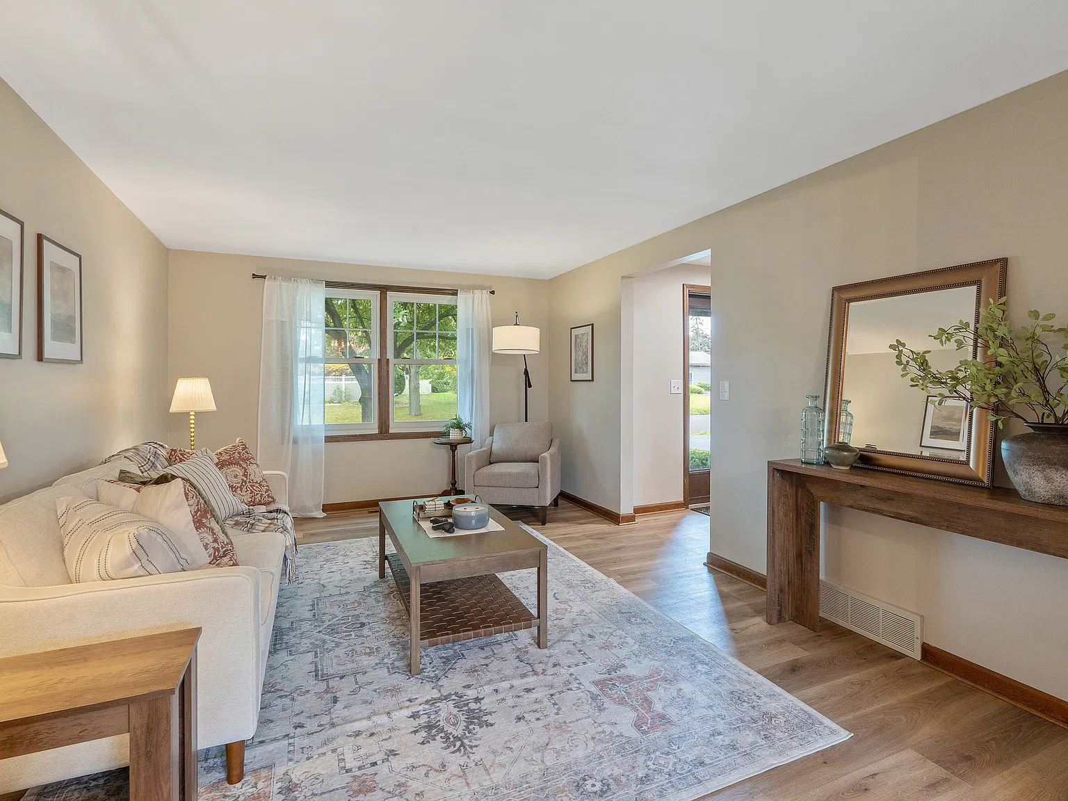 3 bed, 3.5 bath, 2098 sqft, $3,995 — Photo 3